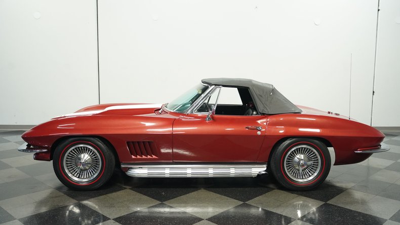 Unknown-Corvette-1967-Marlboro-Maroon-Black