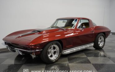 Unknown-Corvette-1967-Marlboro-Maroon-Saddle-13