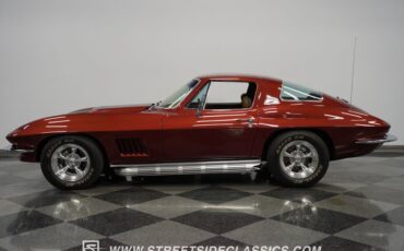 Unknown-Corvette-1967-Marlboro-Maroon-Saddle-14
