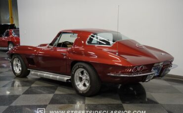 Unknown-Corvette-1967-Marlboro-Maroon-Saddle-15
