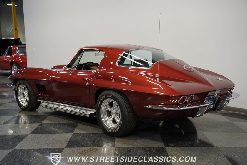 Unknown-Corvette-1967-Marlboro-Maroon-Saddle-15