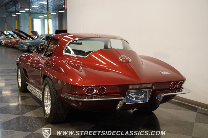 Unknown-Corvette-1967-Marlboro-Maroon-Saddle-16