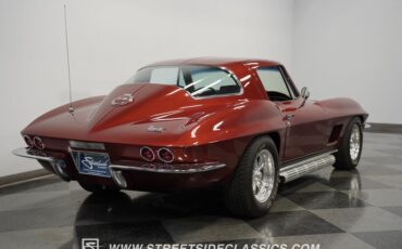 Unknown-Corvette-1967-Marlboro-Maroon-Saddle-19