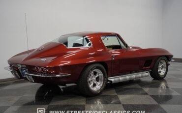 Unknown-Corvette-1967-Marlboro-Maroon-Saddle-20