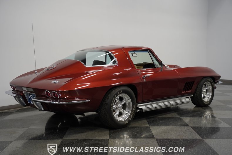 Unknown-Corvette-1967-Marlboro-Maroon-Saddle-20