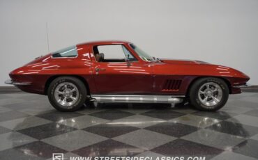 Unknown-Corvette-1967-Marlboro-Maroon-Saddle-21
