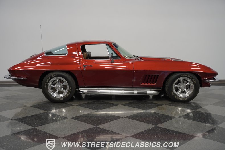 Unknown-Corvette-1967-Marlboro-Maroon-Saddle-21
