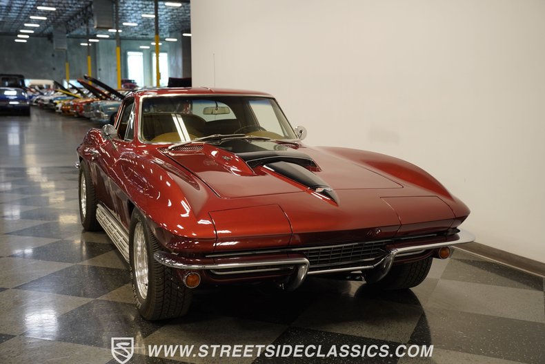 Unknown-Corvette-1967-Marlboro-Maroon-Saddle-23