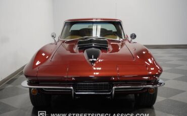 Unknown-Corvette-1967-Marlboro-Maroon-Saddle-24