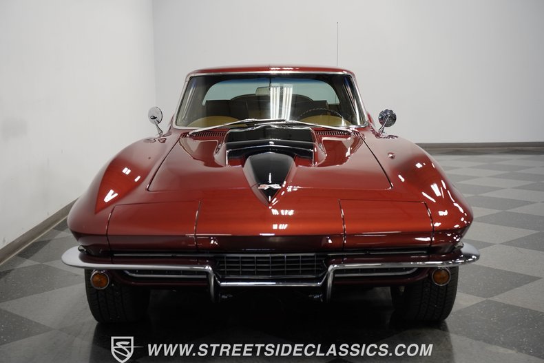 Unknown-Corvette-1967-Marlboro-Maroon-Saddle-24