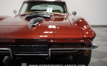 Unknown-Corvette-1967-Marlboro-Maroon-Saddle-25