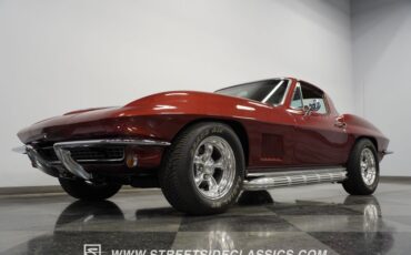 Unknown-Corvette-1967-Marlboro-Maroon-Saddle-27