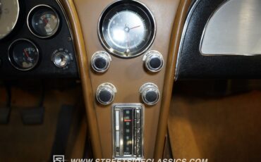 Unknown-Corvette-1967-Marlboro-Maroon-Saddle-3