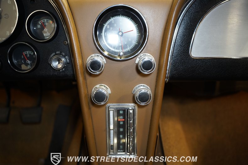 Unknown-Corvette-1967-Marlboro-Maroon-Saddle-3