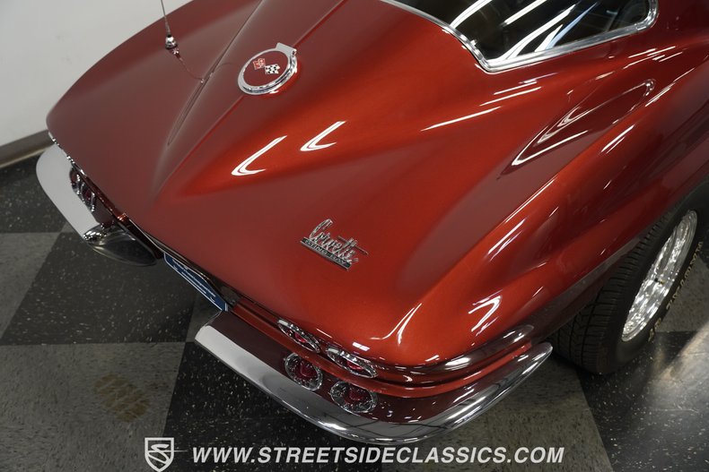 Unknown-Corvette-1967-Marlboro-Maroon-Saddle-32