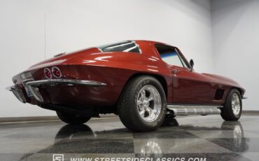 Unknown-Corvette-1967-Marlboro-Maroon-Saddle-33