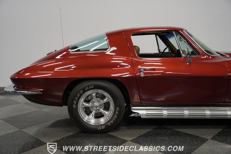 Unknown-Corvette-1967-Marlboro-Maroon-Saddle-35