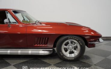 Unknown-Corvette-1967-Marlboro-Maroon-Saddle-36