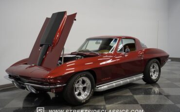 Unknown-Corvette-1967-Marlboro-Maroon-Saddle-37