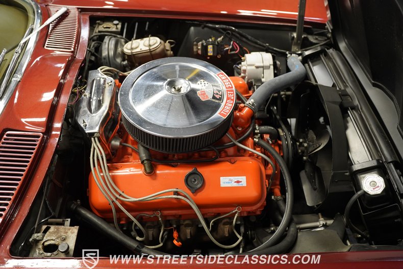 Unknown-Corvette-1967-Marlboro-Maroon-Saddle-38