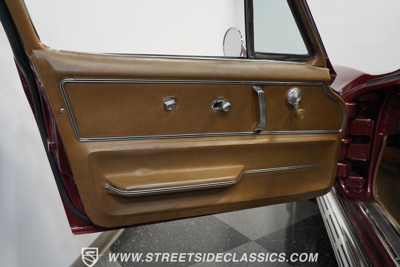 Unknown-Corvette-1967-Marlboro-Maroon-Saddle-41