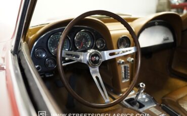 Unknown-Corvette-1967-Marlboro-Maroon-Saddle-42