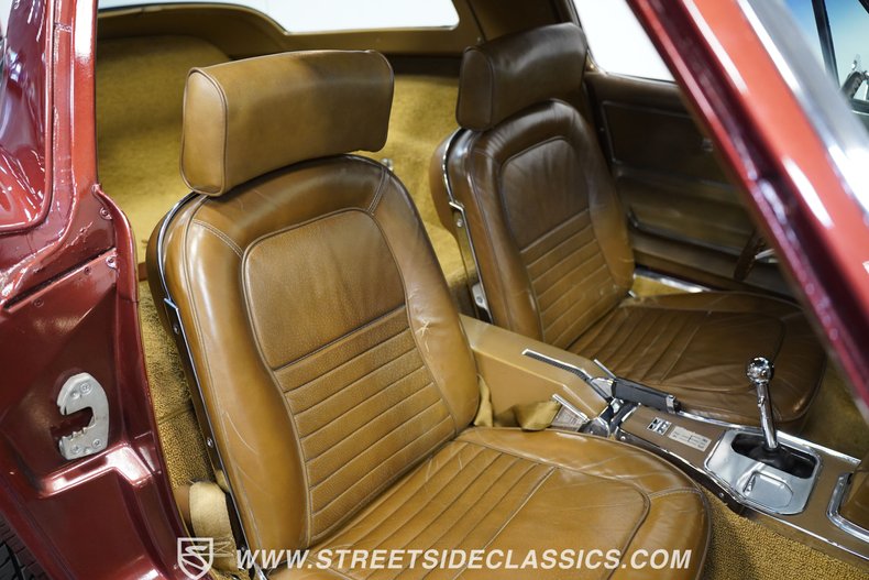 Unknown-Corvette-1967-Marlboro-Maroon-Saddle-43