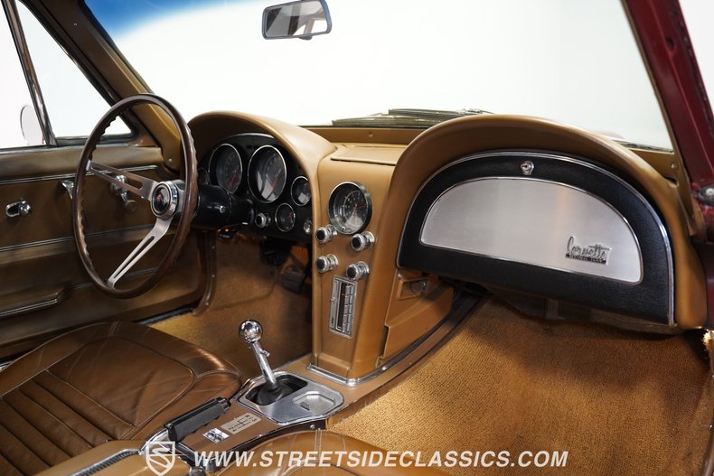 Unknown-Corvette-1967-Marlboro-Maroon-Saddle-47