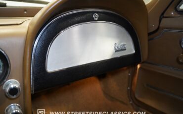 Unknown-Corvette-1967-Marlboro-Maroon-Saddle-7