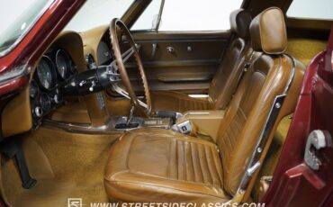 Unknown-Corvette-1967-Marlboro-Maroon-Saddle-8