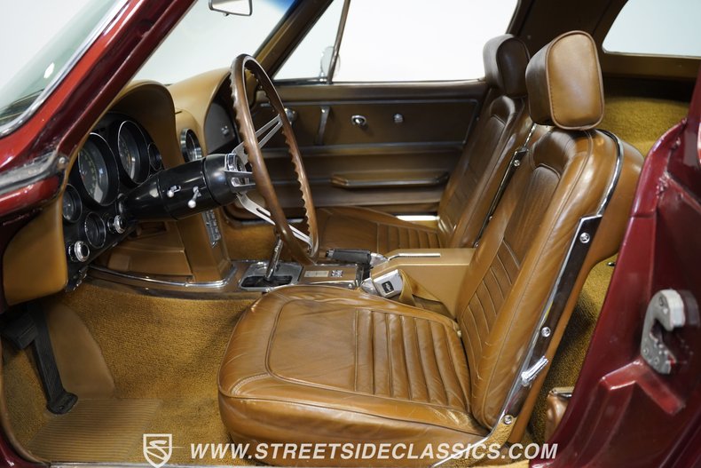 Unknown-Corvette-1967-Marlboro-Maroon-Saddle-8