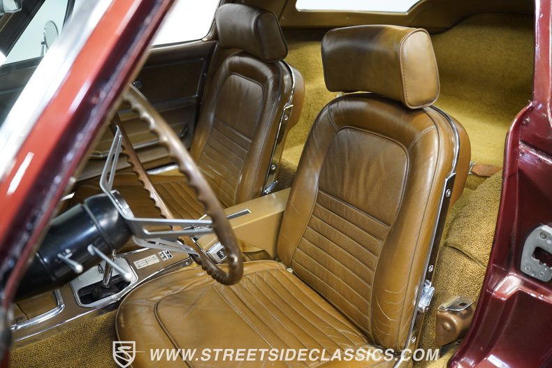 Unknown-Corvette-1967-Marlboro-Maroon-Saddle-9