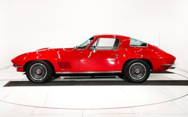 Unknown-Corvette-1967-Rally-Red-White-Leather-12