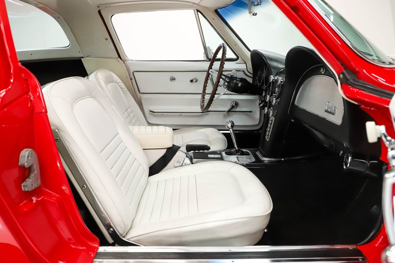 Unknown-Corvette-1967-Rally-Red-White-Leather-13
