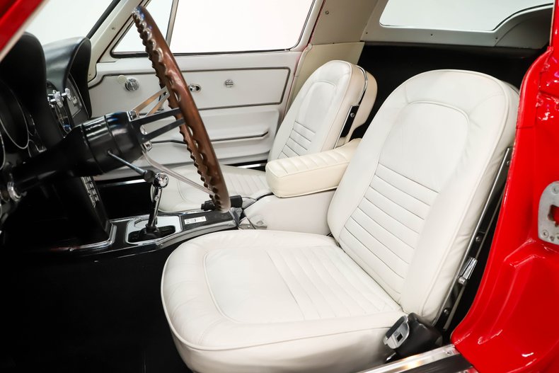 Unknown-Corvette-1967-Rally-Red-White-Leather-25
