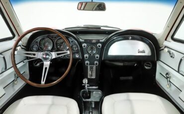 Unknown-Corvette-1967-Rally-Red-White-Leather-30