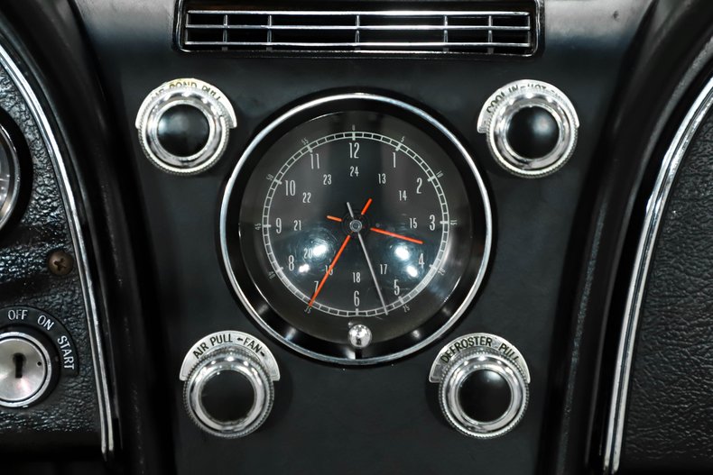 Unknown-Corvette-1967-Rally-Red-White-Leather-31