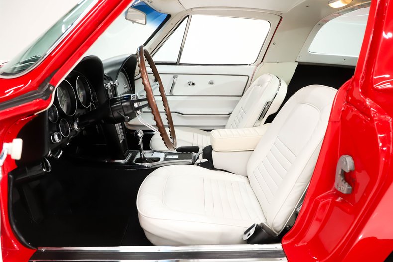 Unknown-Corvette-1967-Rally-Red-White-Leather-34