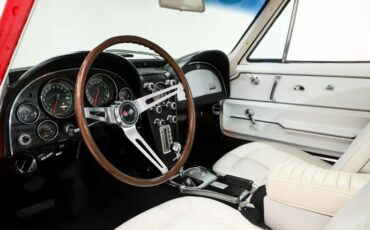 Unknown-Corvette-1967-Rally-Red-White-Leather