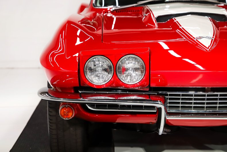 Unknown-Corvette-1967-Rally-Red-White-Leather-40