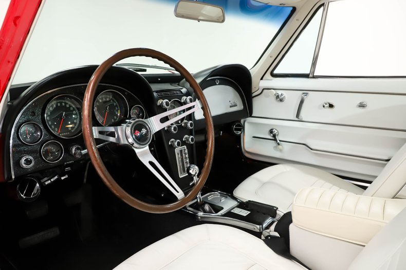 Unknown-Corvette-1967-Rally-Red-White-Leather