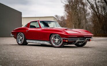 Unknown-Corvette-1967-Red-Black-1