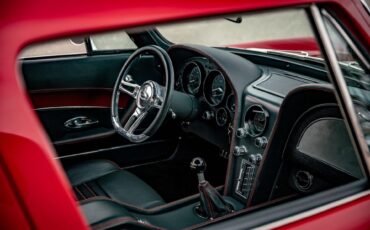 Unknown-Corvette-1967-Red-Black-13