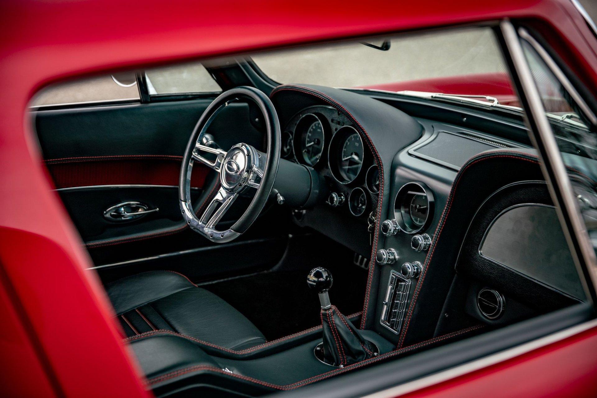 Unknown-Corvette-1967-Red-Black-13