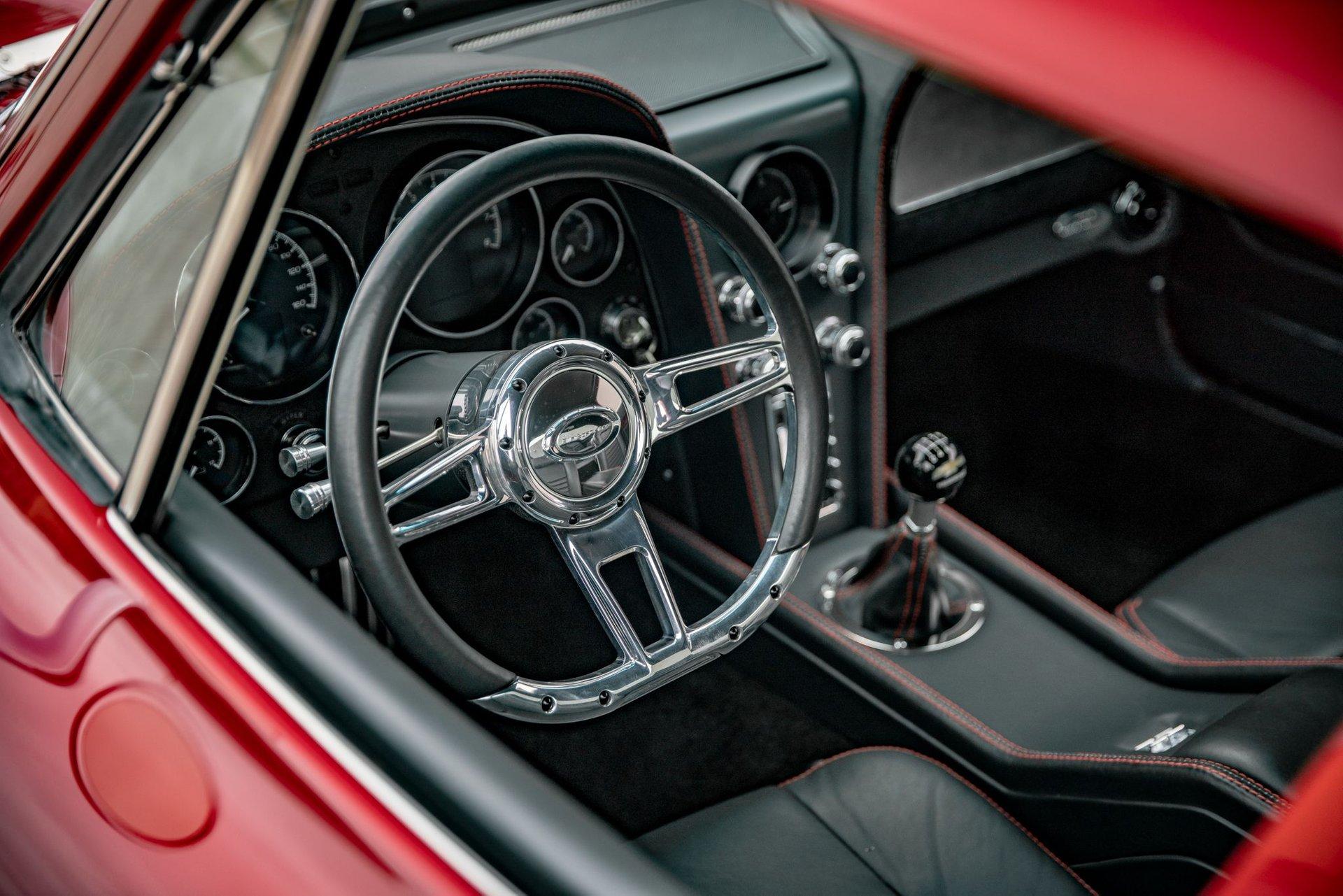 Unknown-Corvette-1967-Red-Black-17