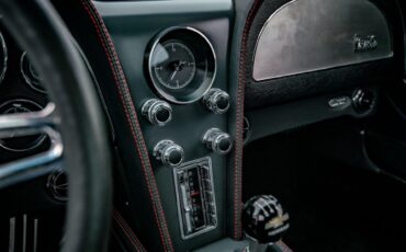Unknown-Corvette-1967-Red-Black-19