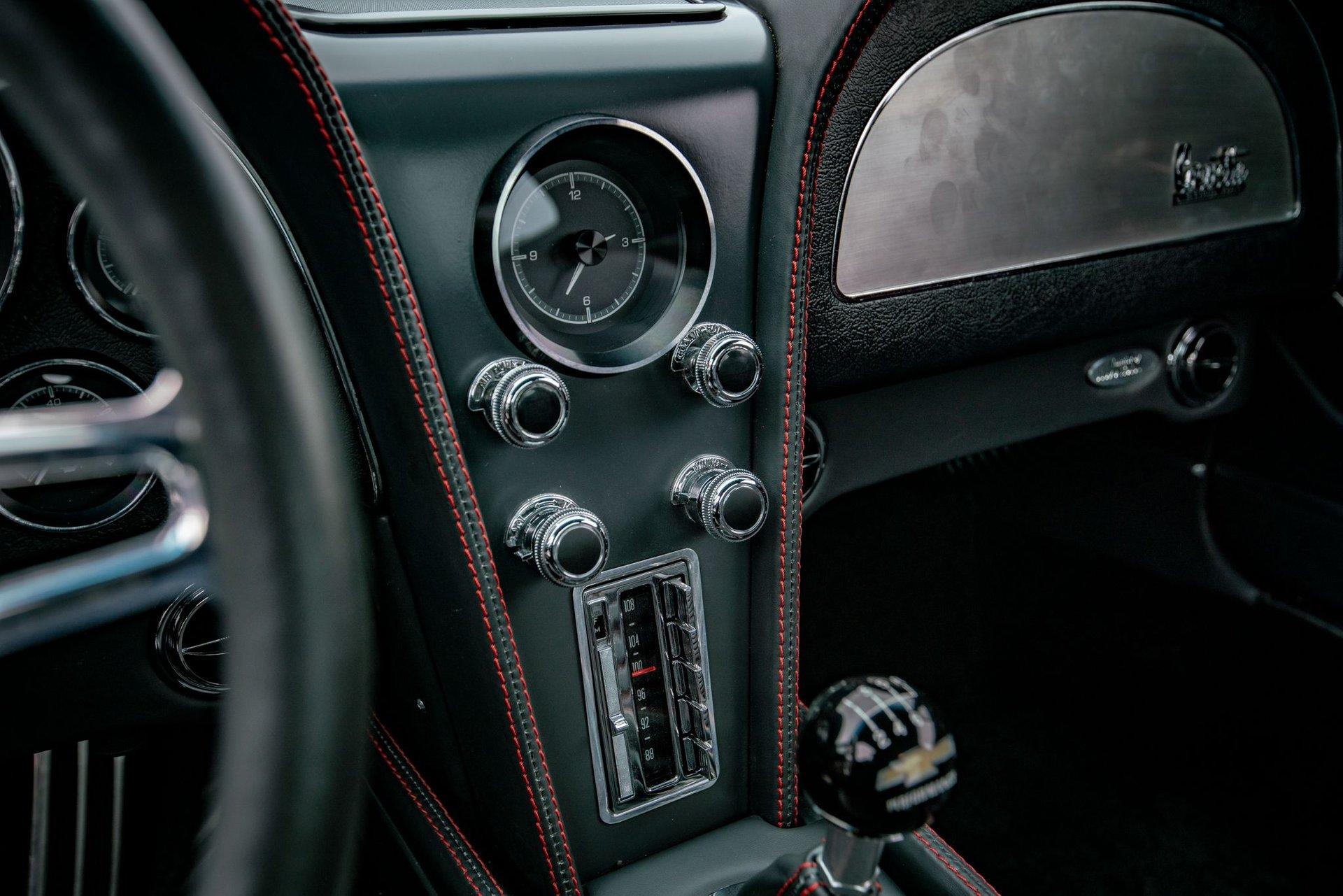 Unknown-Corvette-1967-Red-Black-19