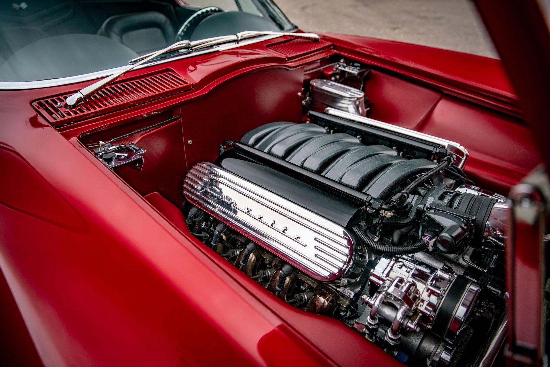 Unknown-Corvette-1967-Red-Black-2