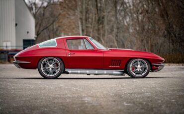 Unknown-Corvette-1967-Red-Black-29