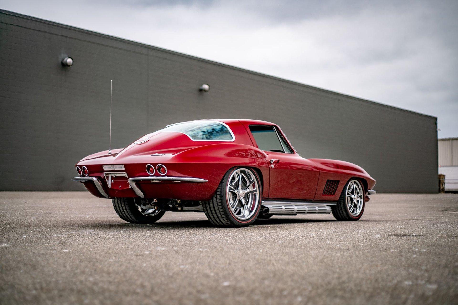Unknown-Corvette-1967-Red-Black-30